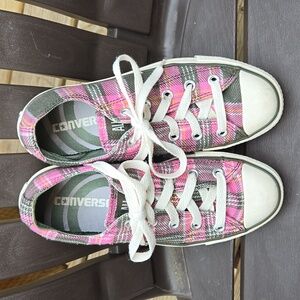 Converse Low Top Lace-Up Plaid Sneakers - Size 5 1/2